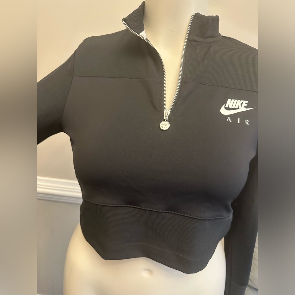 Cropped Nike jacket zip up